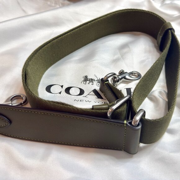 Coach Compass 25 in olive. Like new. Rare color.  No longer available. - Picture 11 of 16